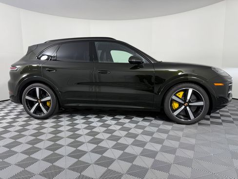 New 2026 Porsche Cayenne GTS image 8