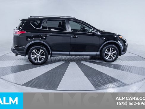 Used 2018 Toyota RAV4 XLE AWD/4WD image 11