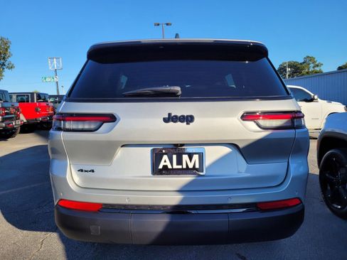 New 2025 Jeep Grand Cherokee L Altitude image 8