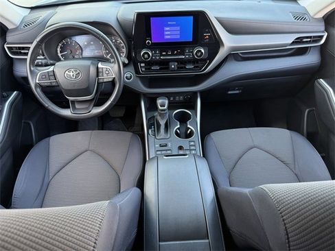 Used 2024 Toyota Highlander LE image 10