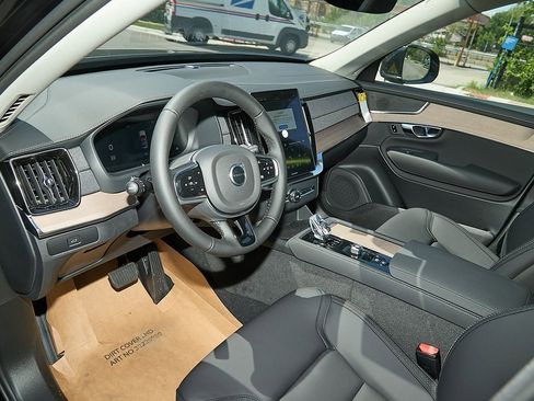 New 2025 Volvo XC90 B6 Plus w/ Protection Package image 12