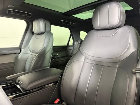 Used 2025 Land Rover Range Rover Sport SE AWD/4WD image 14