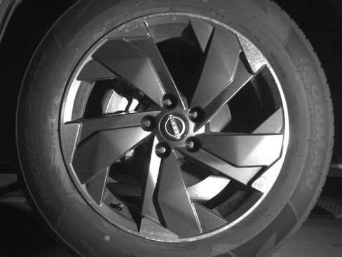 Used 2025 Nissan Rogue SV image 12