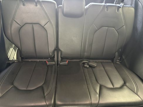 Used 2025 Chrysler Pacifica Select FWD image 14