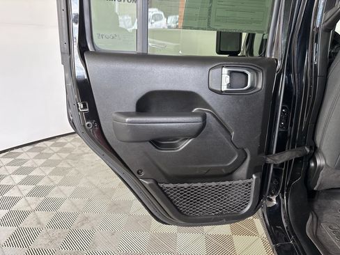 Used 2022 Jeep Gladiator Sport AWD/4WD image 17