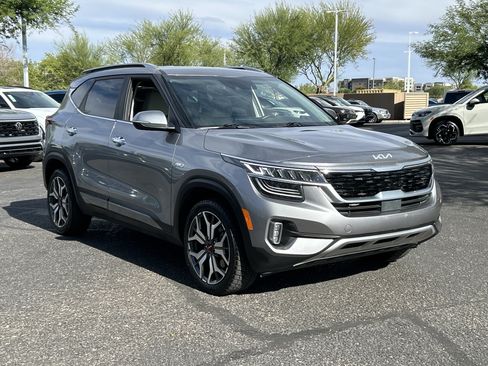 Used 2022 Kia Seltos SX w/ Sunroof Package AWD/4WD image 6