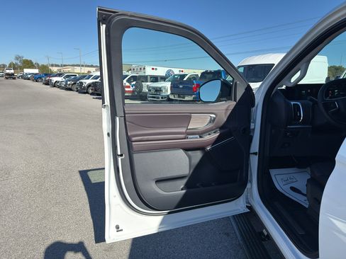 New 2025 Ford Expedition Platinum w/ Platinum Ultimate Package image 18