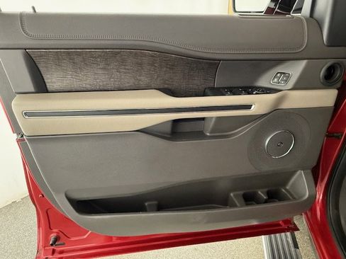 Used 2020 Ford Expedition Limited image 8