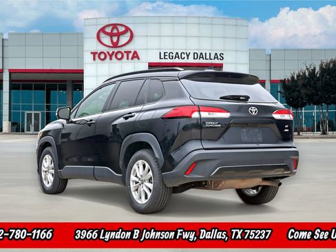 Used 2024 Toyota Corolla Cross LE image 7