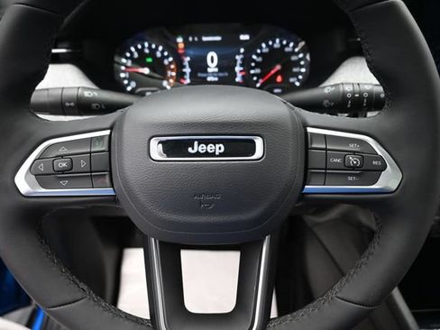 Used 2024 Jeep Compass Latitude w/ Sun and Sound Group AWD/4WD image 15