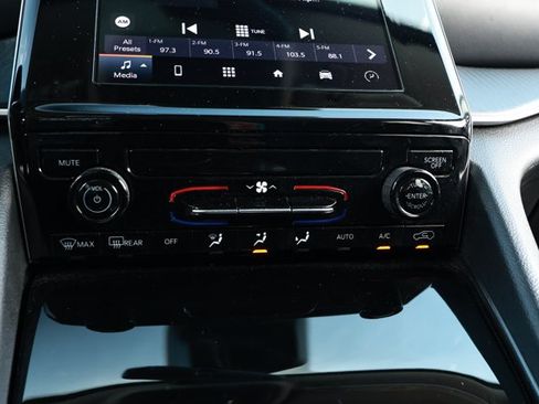 Used 2024 Jeep Grand Cherokee Laredo RWD image 19