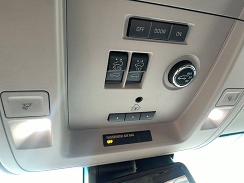 Used 2018 Chevrolet Suburban LT image 25