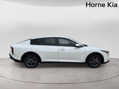 New 2026 Kia K4 FWD image 3