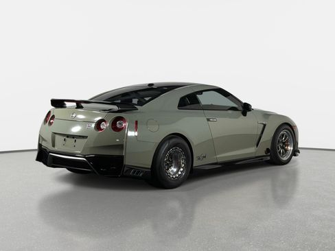 Used 2021 Nissan GT-R Premium AWD/4WD image 9