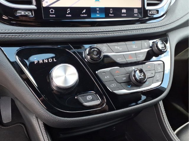 Used 2026 Chrysler Pacifica Limited w/ S Appearance Package FWD image 24