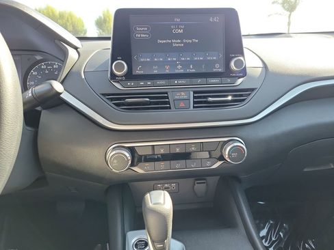 Used 2025 Nissan Altima 2.5 S FWD image 16