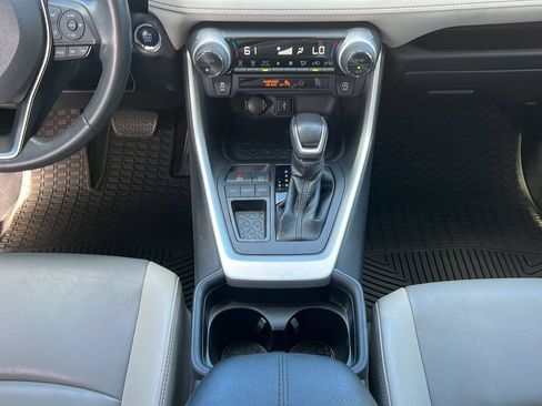 Used 2020 Toyota RAV4 XLE Premium FWD image 15
