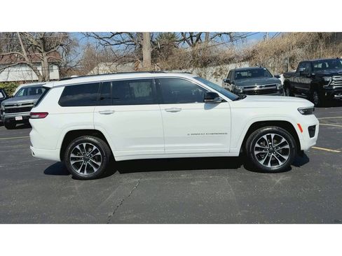 Used 2023 Jeep Grand Cherokee L Overland RWD image 9