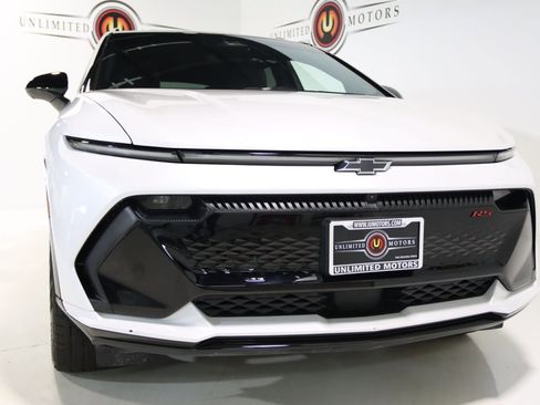 Used 2025 Chevrolet Equinox EV RS FWD image 29