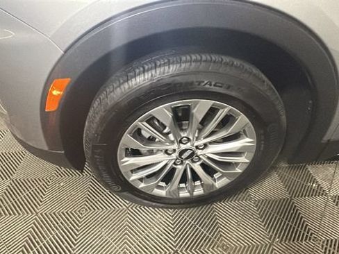 Used 2024 Cadillac XT4 Premium Luxury AWD/4WD image 9