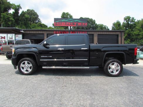 Used 2015 GMC Sierra 2500 Denali w/ Duramax Plus Package AWD/4WD image 2