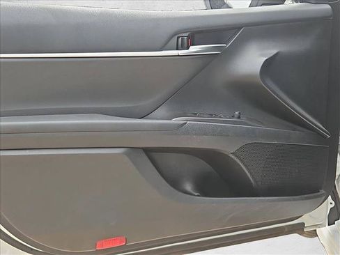 Used 2022 Toyota Camry SE w/ Carpet Mat Package (TMS) FWD image 10