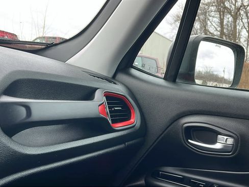 Used 2021 Jeep Renegade Trailhawk image 18