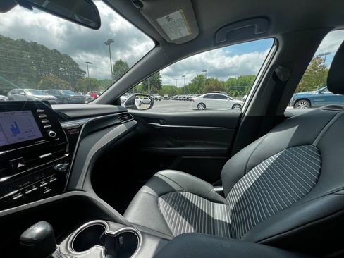 Used 2024 Toyota Camry SE FWD image 11