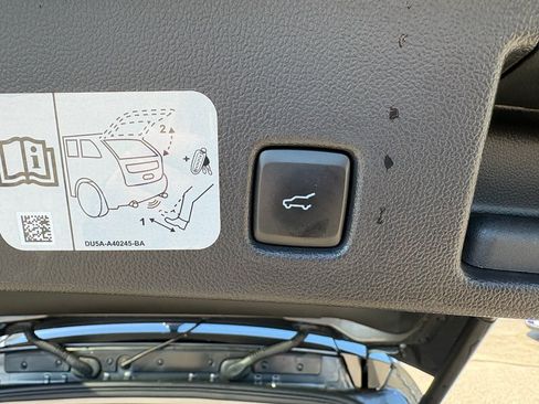 Used 2020 Ford Escape SEL image 10