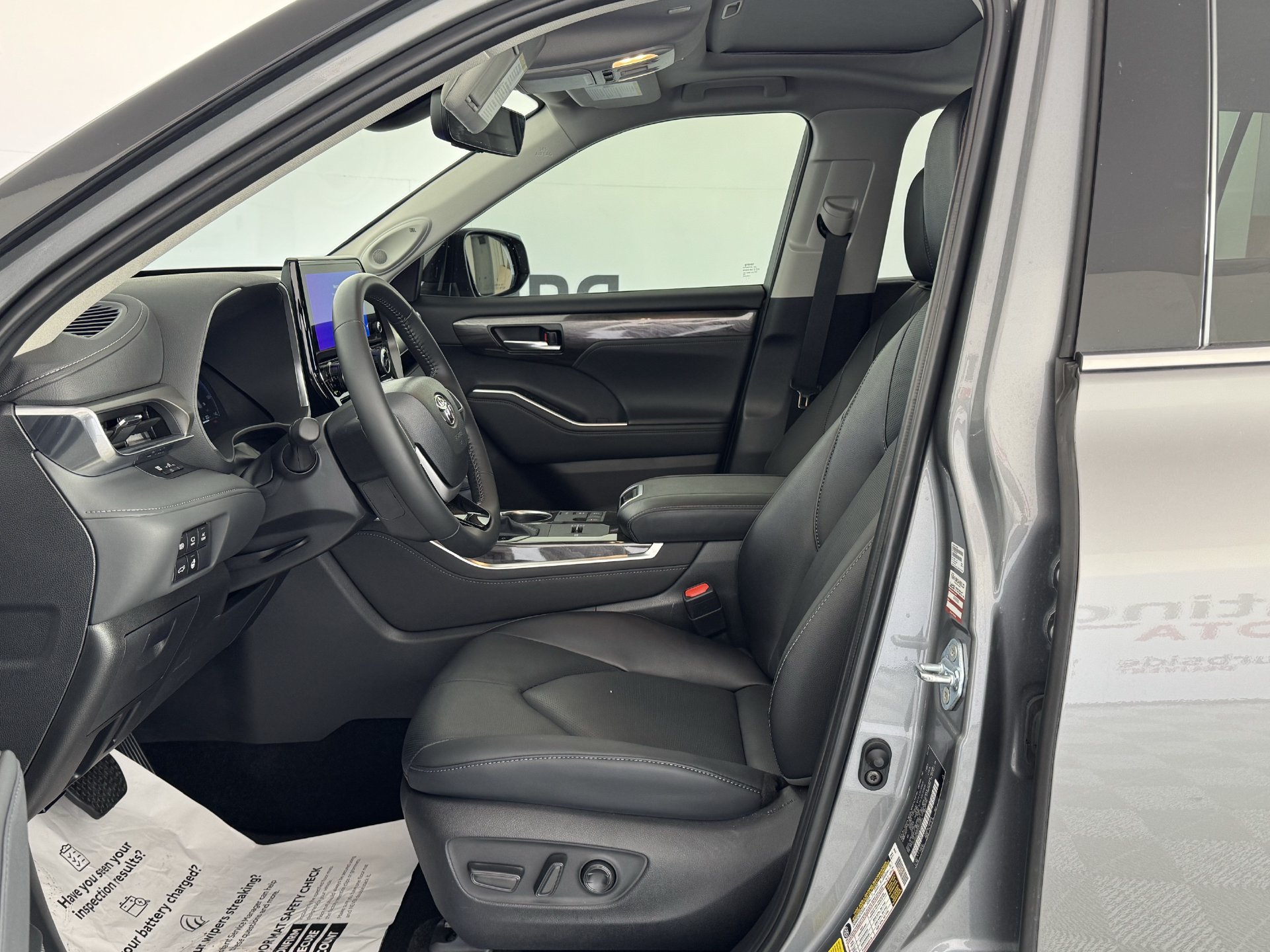 New 2026 Toyota Highlander Limited AWD/4WD image 5