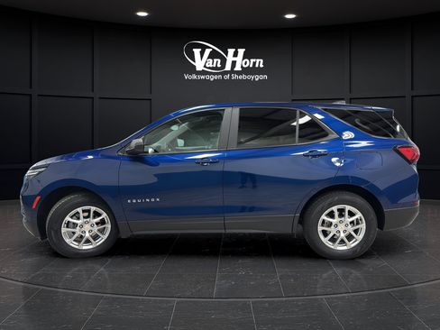 Used 2022 Chevrolet Equinox LS w/ LS Convenience Package AWD/4WD image 4