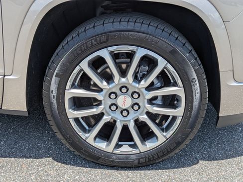 Used 2023 GMC Acadia Denali w/ Denali Ultimate Package AWD/4WD image 11