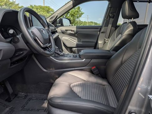 Certified 2026 Toyota Highlander XSE image 27