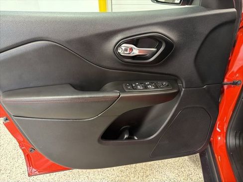 Used 2021 Jeep Cherokee Trailhawk w/ Sun, Sound & Nav Group image 15