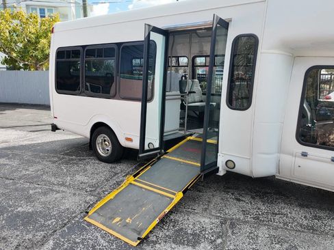 Used 2010 Ford E-450 and Econoline 450 Super Duty image 8