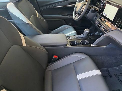 Used 2025 Toyota Camry SE w/ Convenience Package FWD image 15