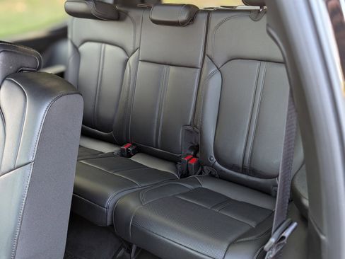 Used 2024 Jeep Wagoneer 4WD w/ Premium Group I image 19