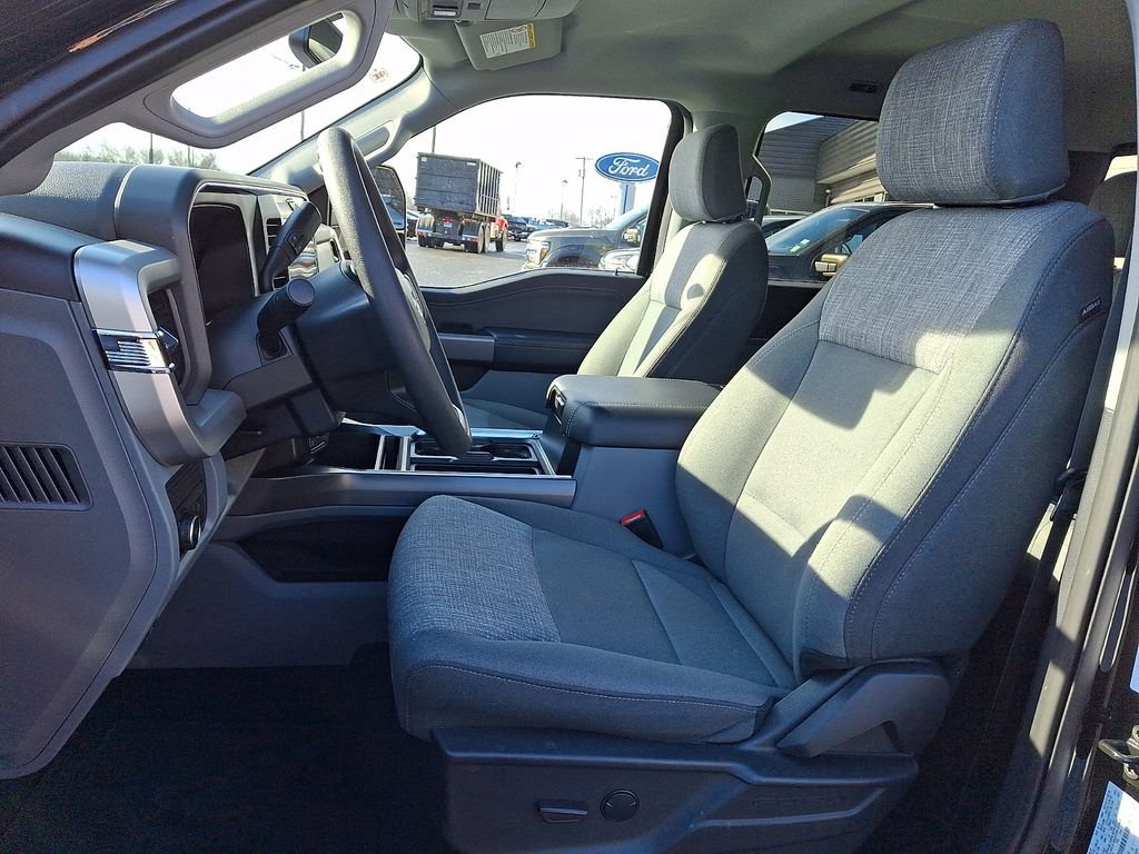 Used 2025 Ford F250 XLT w/ Black Appearance Package AWD/4WD image 13