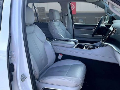 Used 2024 Jeep Wagoneer Series II w/ Flexible Seating Group image 27