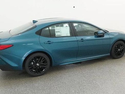 New 2026 Toyota Camry Hybrid FWD image 9