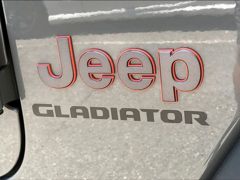 Used 2022 Jeep Gladiator Mojave w/ Trailer Tow Package image 9