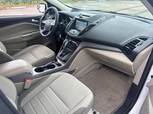 Used 2016 Ford Escape SE w/ Equipment Group 201A FWD image 5
