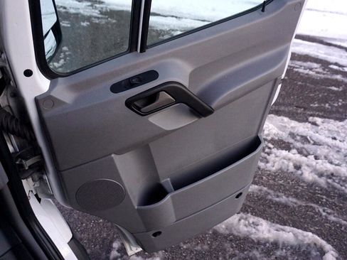 Used 2014 Freightliner Sprinter 2500 image 15