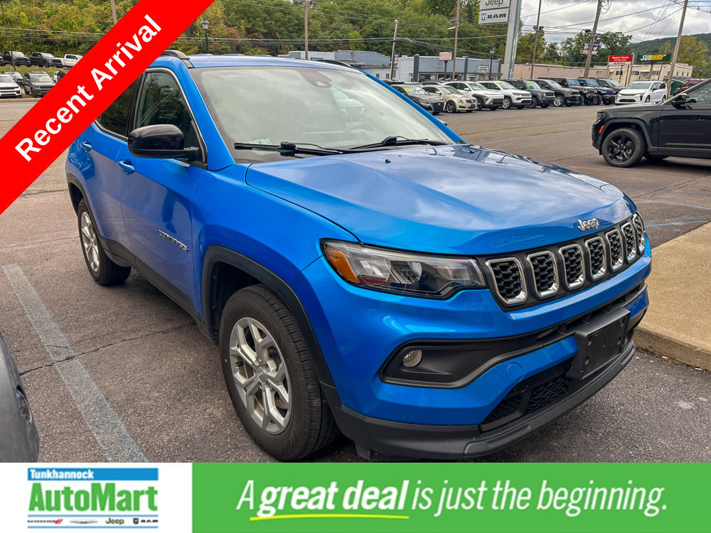 Used 2024 Jeep Compass Latitude AWD/4WD image 1