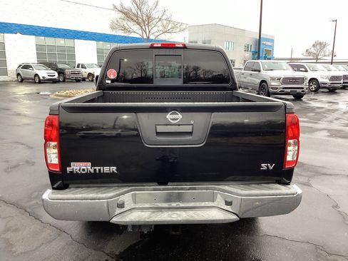 Used 2016 Nissan Frontier SV image 3