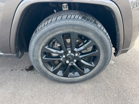 Used 2018 Jeep Grand Cherokee Altitude image 11