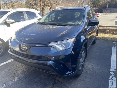 Used 2017 Toyota RAV4 LE image 7