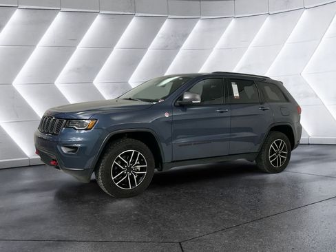 Used 2020 Jeep Grand Cherokee Trailhawk w/ Trailhawk Luxury Group AWD/4WD image 3