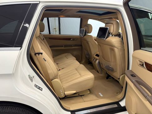 Used 2009 Mercedes-Benz R 350 4MATIC image 16