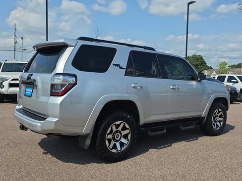 Used 2022 Toyota 4Runner TRD Off-Road AWD/4WD image 3